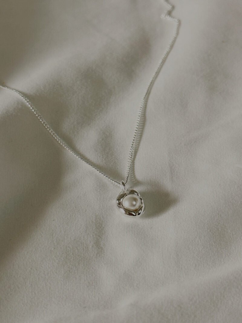 Kate Pearl Necklace